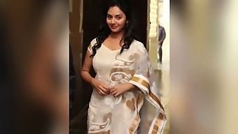 Indian Married Aunty Enjoys Phone Sex With Young Lover In Telugu