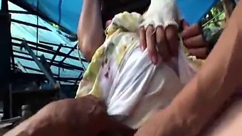 En Gravid Asiatisk Tjej Blir Knullad Av En Hemlös Man