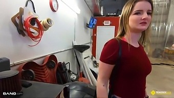 Amateur Teen Blowjob And Fucking On The Side Of The Road